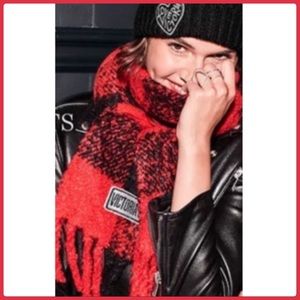 NWOT HP Victoria’s Secret red/black buffalo plaid blanket Scarf